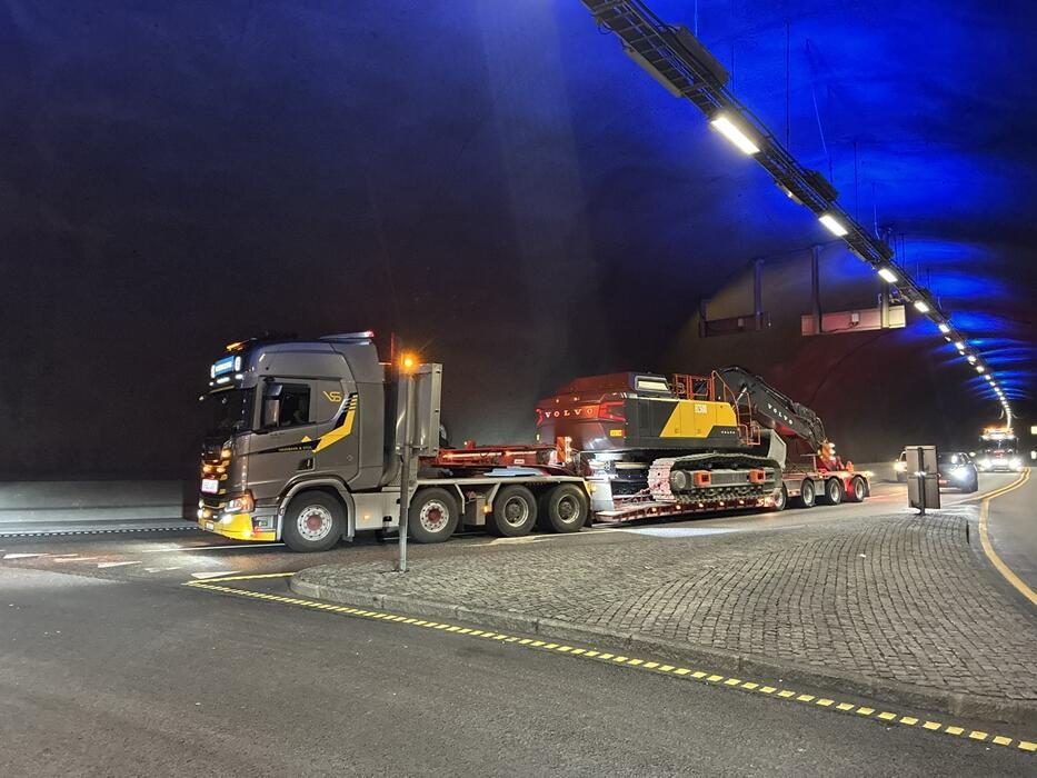 Volvo EC500 exterior